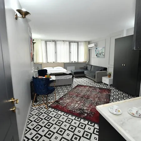 Central Luxury 32 *