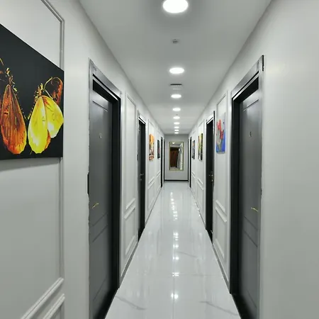 Central Luxury 32 Apartmanhotel *